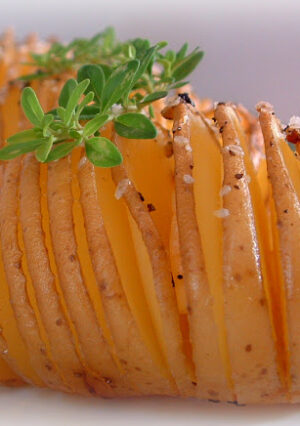 These hasselback potatoes are thinly sliced potatoes that are roasted to golden brown perfection. This technique looks impressive, but is surprisingly easy to do, and I'll show you how.