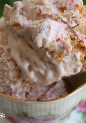 Homemade Strawberry Cheese Cake Custard Ice cream is irresistibly delicious. Custard ice cream starts with cooking heavy cream with eggs, that gives this ice cream a luscious texture. To mimic the cheesecake flavor, cream cheese adds a richness to the custard. A homemade crushed graham cracker crust is added for a final finish.