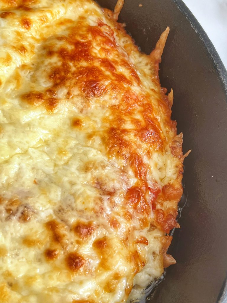 How to Make The Cheesiest Perfect Cast Iron Pan Pizza - A Feast For The Eyes