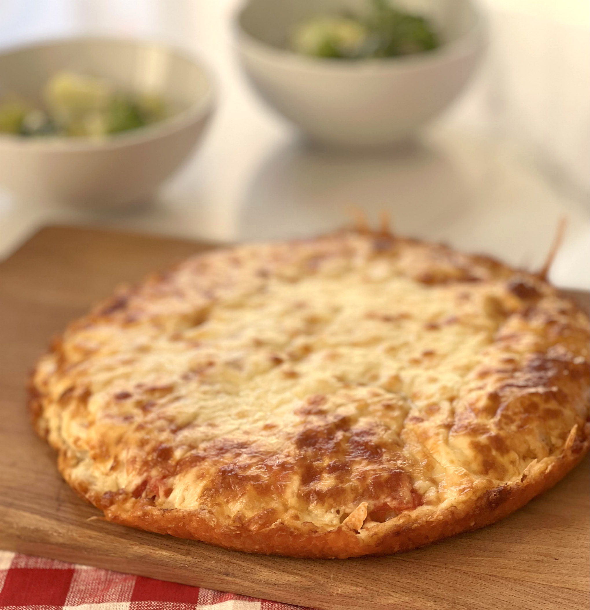 How to Make The Cheesiest Perfect Cast Iron Pan Pizza - A Feast For The ...