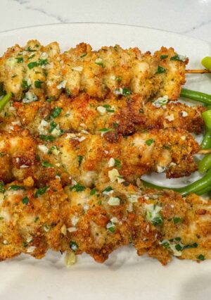 Skewers of Chicken Spiedini with fresh green beans