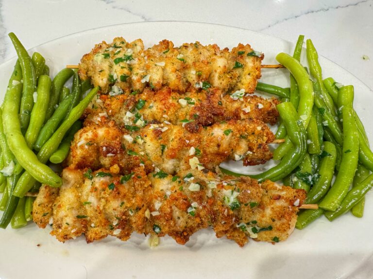 Skewers of Chicken Spiedini with fresh green beans